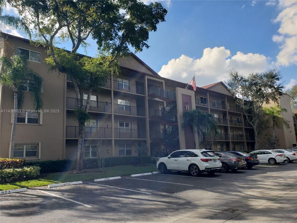 Recently Sold: $155,000 (1 beds, 1 baths, 840 Square Feet)