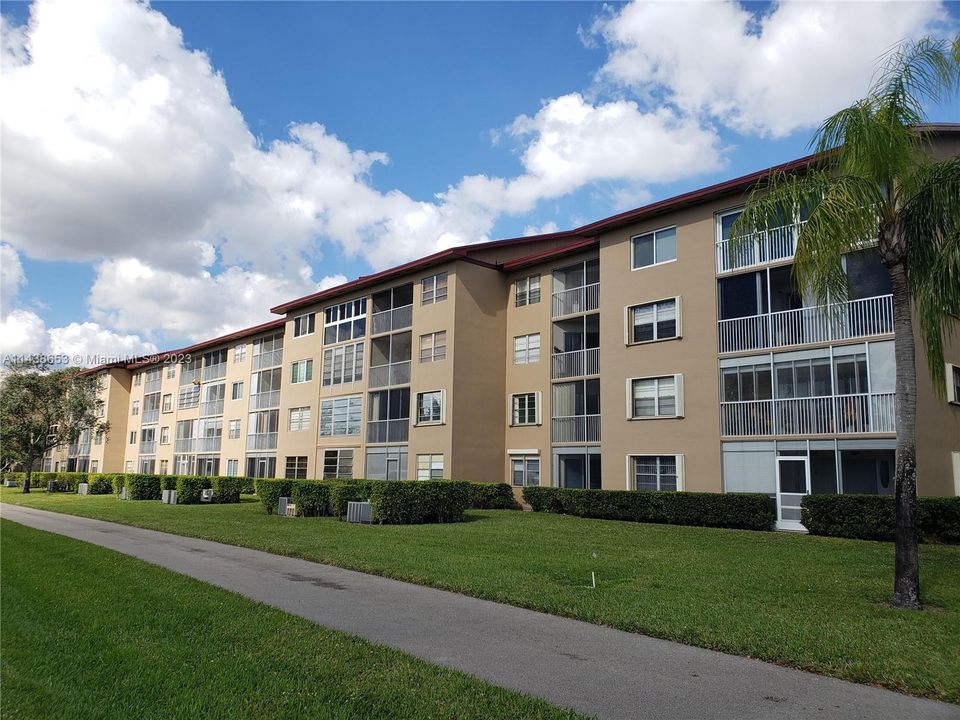 Recently Sold: $155,000 (1 beds, 1 baths, 840 Square Feet)