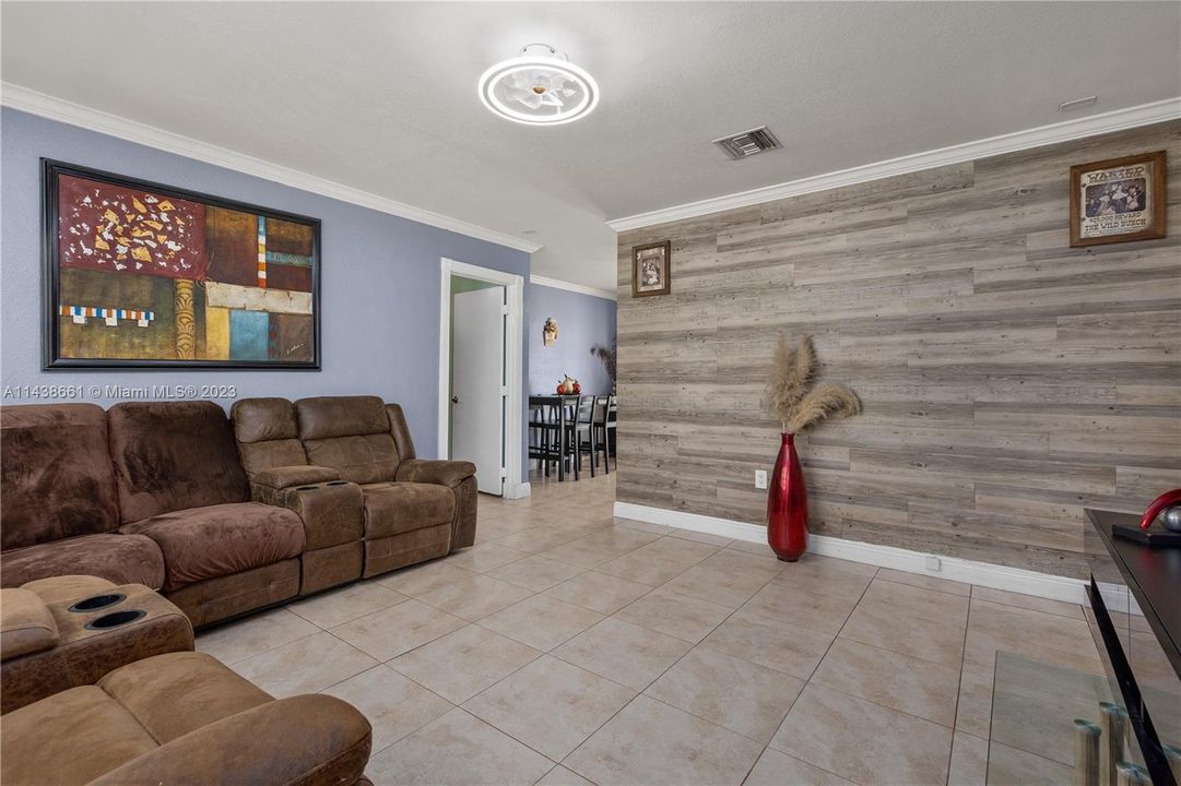 Недавно продано: $485,000 (3 спален, 2 ванн, 1092 Квадратных фут)