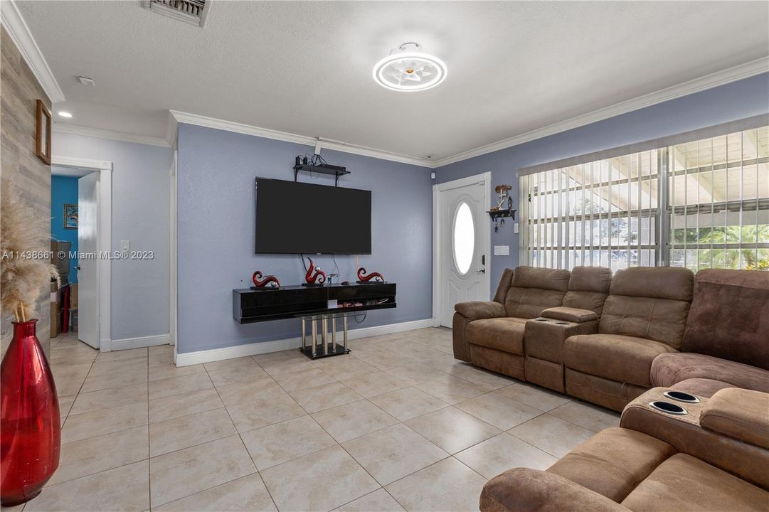 Недавно продано: $485,000 (3 спален, 2 ванн, 1092 Квадратных фут)