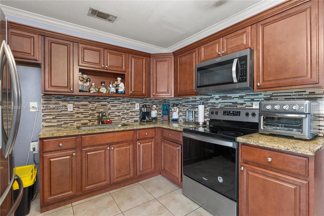 Недавно продано: $485,000 (3 спален, 2 ванн, 1092 Квадратных фут)