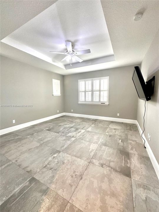 Recently Rented: $4,000 (3 beds, 2 baths, 1980 Square Feet)