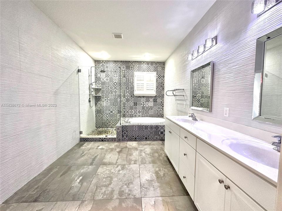 Recently Rented: $4,000 (3 beds, 2 baths, 1980 Square Feet)