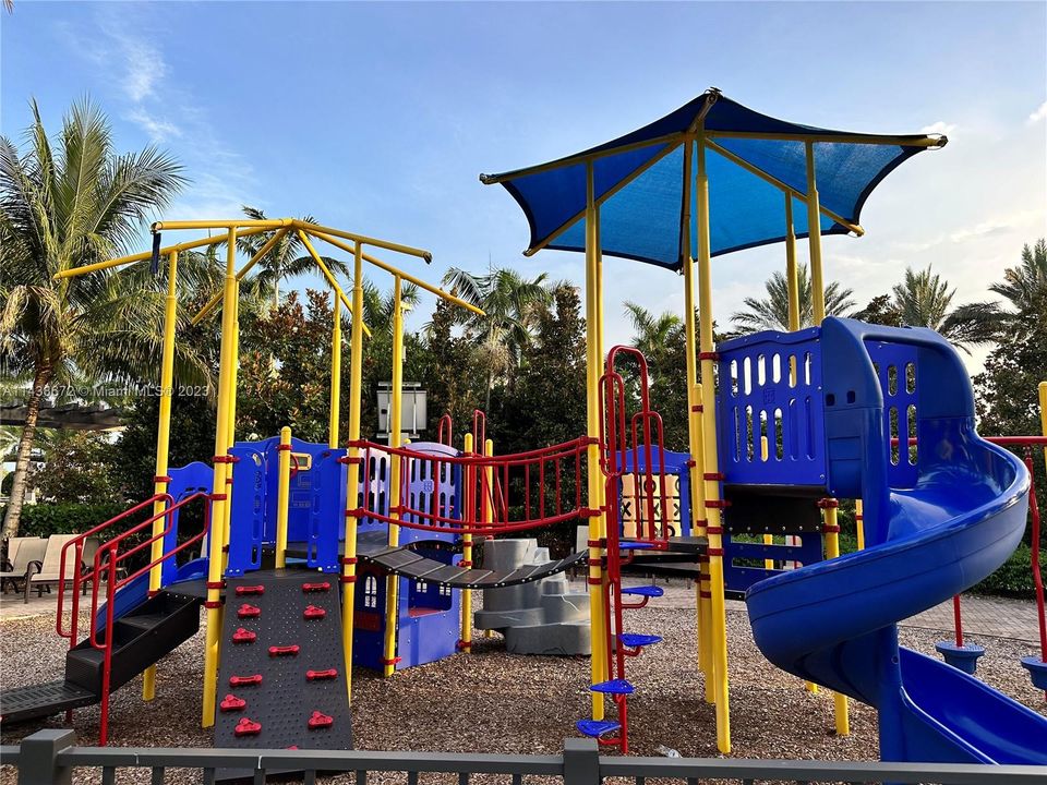 Recently Rented: $4,000 (3 beds, 2 baths, 1980 Square Feet)