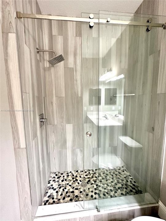 Recently Rented: $4,000 (3 beds, 2 baths, 1980 Square Feet)