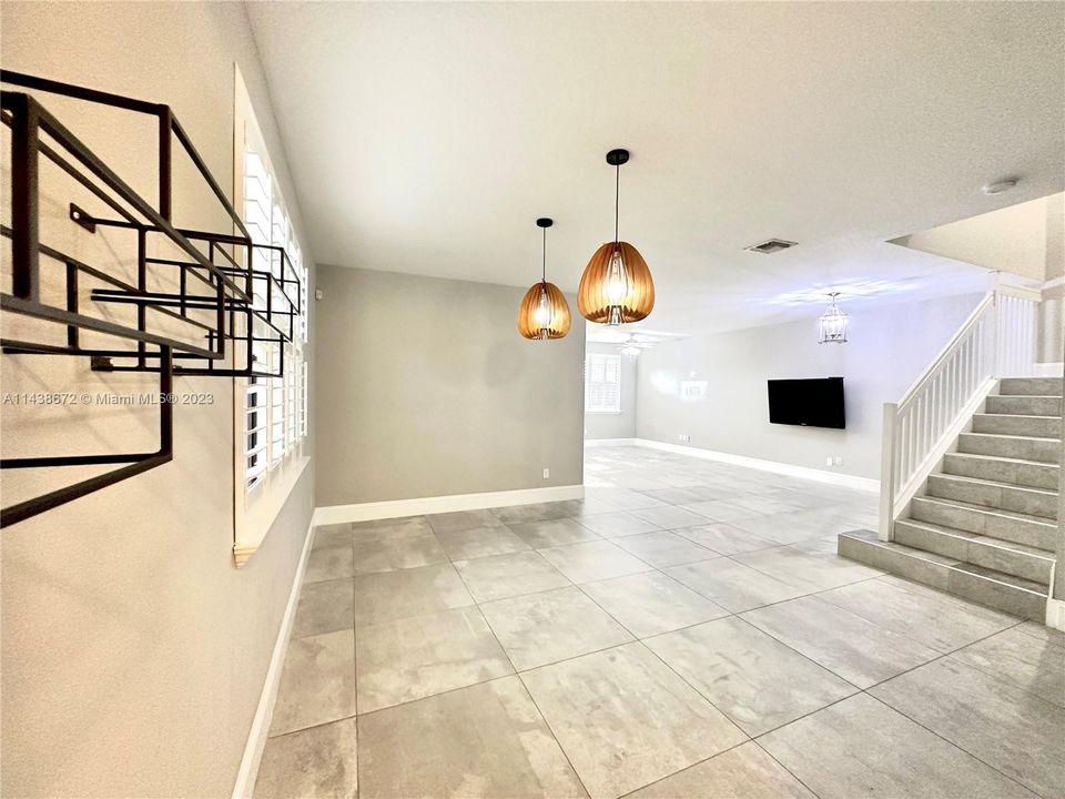 Recently Rented: $4,000 (3 beds, 2 baths, 1980 Square Feet)