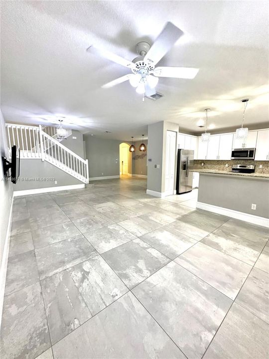 Recently Rented: $4,000 (3 beds, 2 baths, 1980 Square Feet)