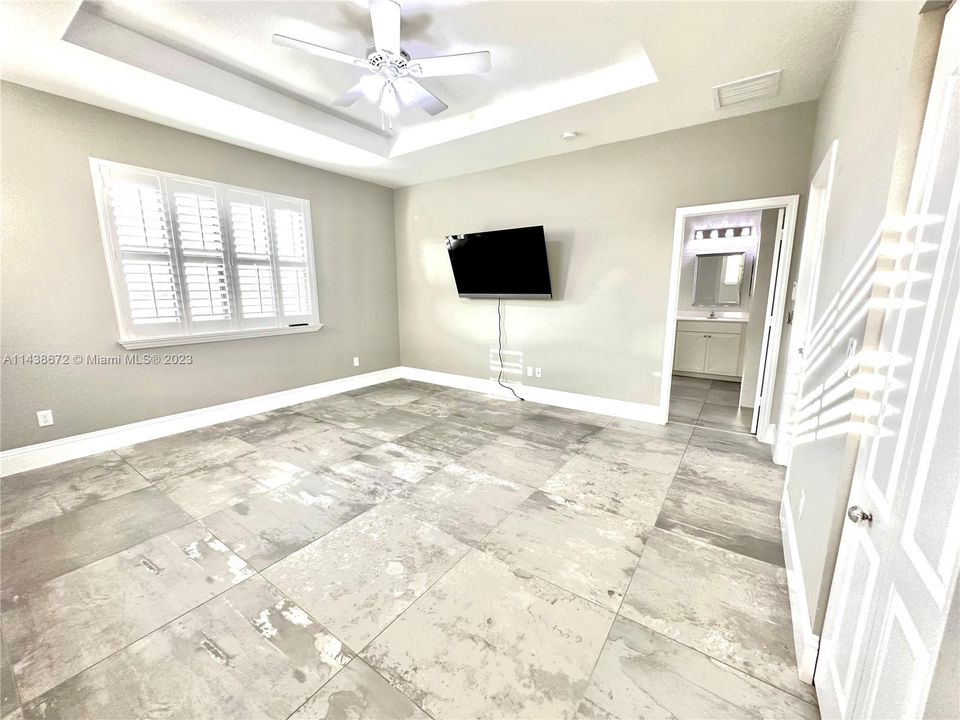 Recently Rented: $4,000 (3 beds, 2 baths, 1980 Square Feet)