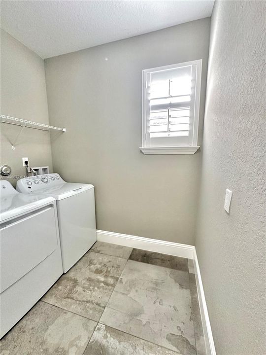 Recently Rented: $4,000 (3 beds, 2 baths, 1980 Square Feet)