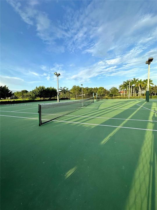 Recently Rented: $4,000 (3 beds, 2 baths, 1980 Square Feet)