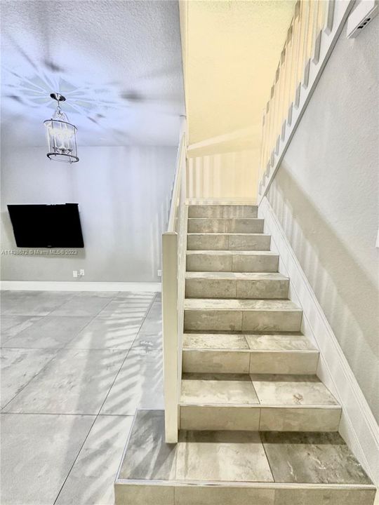 Recently Rented: $4,000 (3 beds, 2 baths, 1980 Square Feet)