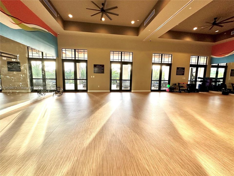 Recently Rented: $4,000 (3 beds, 2 baths, 1980 Square Feet)