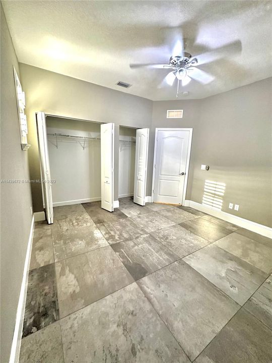 Recently Rented: $4,000 (3 beds, 2 baths, 1980 Square Feet)