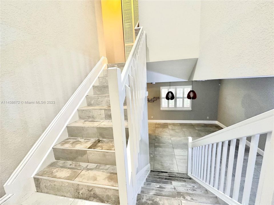 Recently Rented: $4,000 (3 beds, 2 baths, 1980 Square Feet)