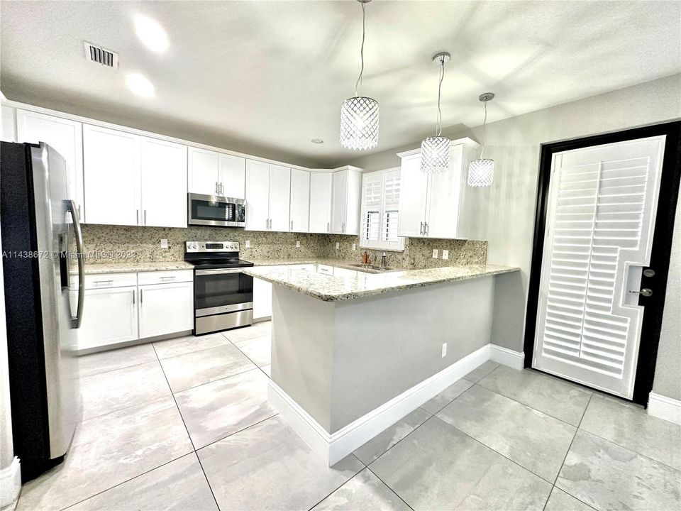 Recently Rented: $4,000 (3 beds, 2 baths, 1980 Square Feet)