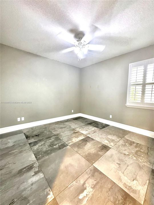 Recently Rented: $4,000 (3 beds, 2 baths, 1980 Square Feet)