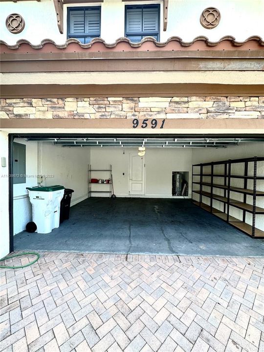 Recently Rented: $4,000 (3 beds, 2 baths, 1980 Square Feet)