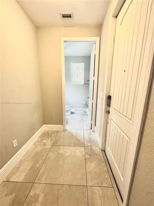 Recently Rented: $4,000 (3 beds, 2 baths, 1980 Square Feet)