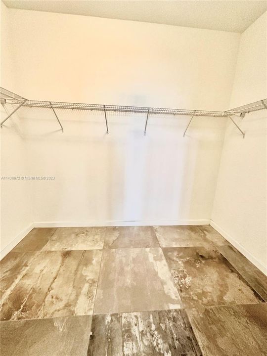 Recently Rented: $4,000 (3 beds, 2 baths, 1980 Square Feet)