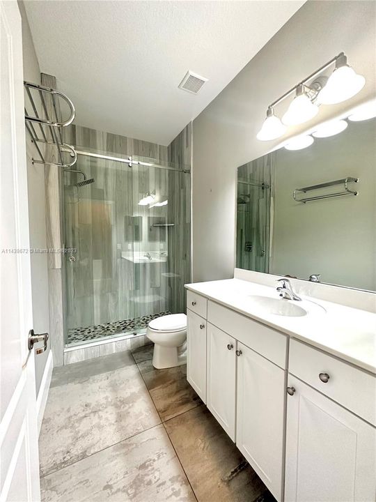 Recently Rented: $4,000 (3 beds, 2 baths, 1980 Square Feet)