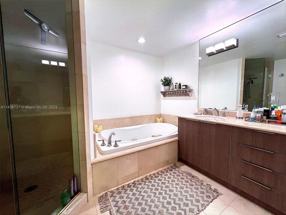 最近租的: $12,500 (3 贝兹, 3 浴室, 2130 平方英尺)