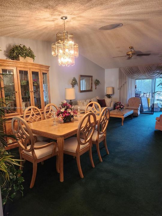 最近售出: $255,000 (2 贝兹, 2 浴室, 1388 平方英尺)