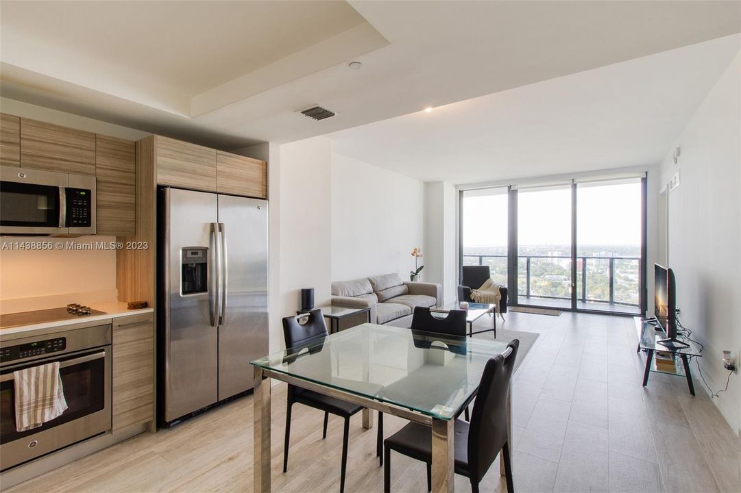 Recently Sold: $528,000 (1 beds, 1 baths, 737 Square Feet)