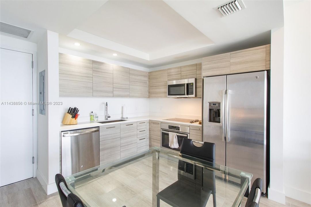 Recently Sold: $528,000 (1 beds, 1 baths, 737 Square Feet)