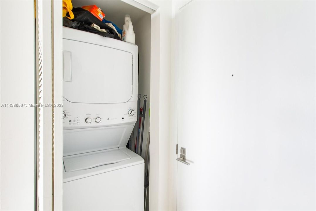 Recently Sold: $528,000 (1 beds, 1 baths, 737 Square Feet)