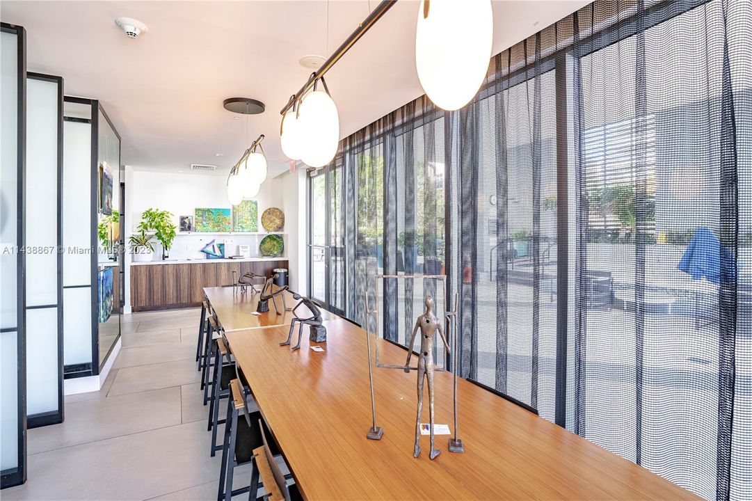 Recently Sold: $515,000 (1 beds, 1 baths, 612 Square Feet)