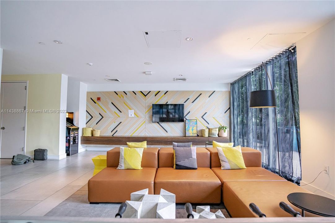 Recently Sold: $515,000 (1 beds, 1 baths, 612 Square Feet)