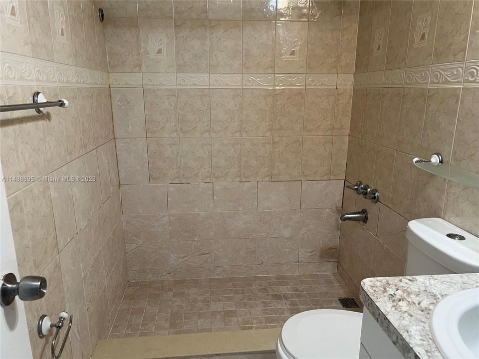 Recently Rented: $2,000 (2 beds, 1 baths, 800 Square Feet)