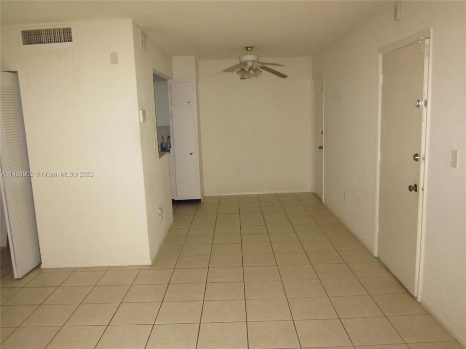 Recently Rented: $2,300 (2 beds, 2 baths, 955 Square Feet)