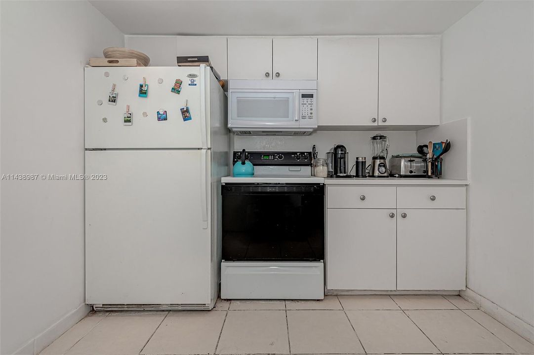 For Sale: $399,000 (1 beds, 1 baths, 860 Square Feet)