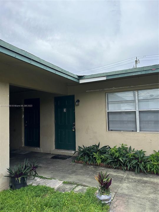 Recently Rented: $1,850 (2 beds, 1 baths, 766 Square Feet)