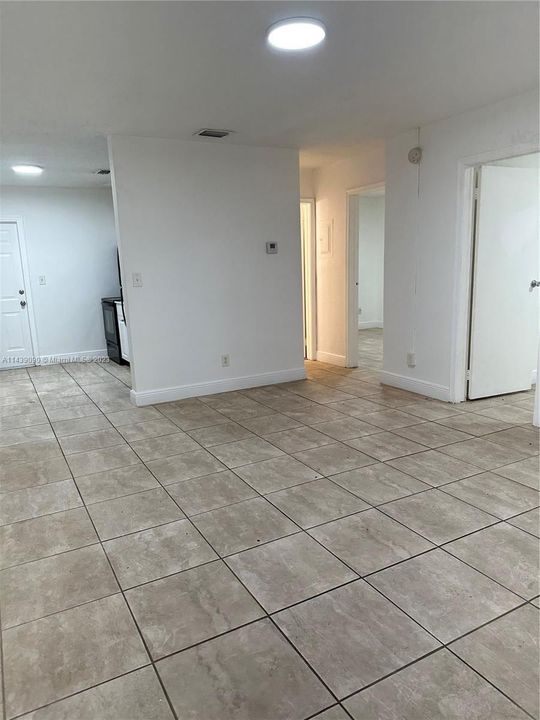 Recently Rented: $1,850 (2 beds, 1 baths, 766 Square Feet)