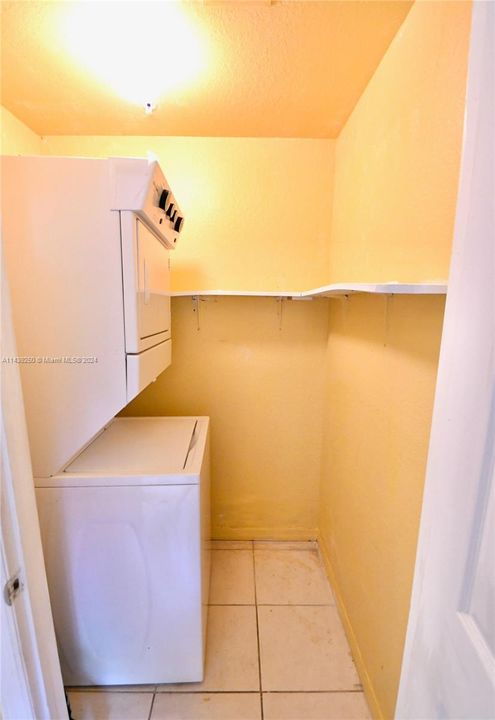 For Sale: $205,000 (1 beds, 1 baths, 720 Square Feet)