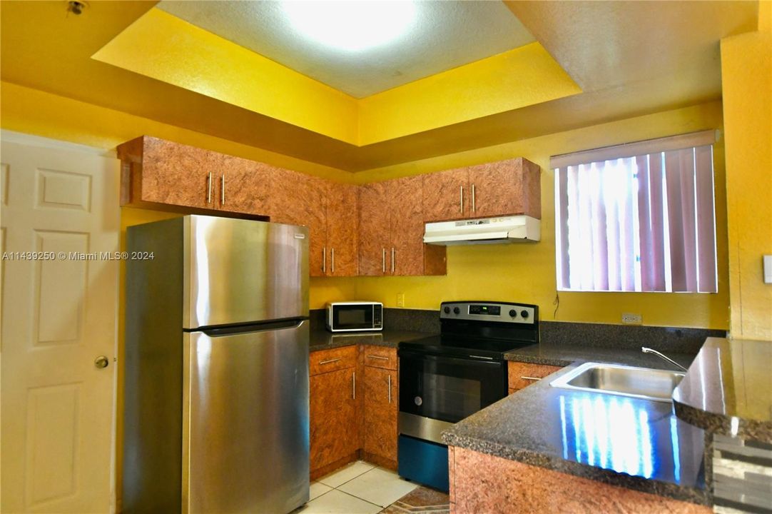 For Sale: $205,000 (1 beds, 1 baths, 720 Square Feet)