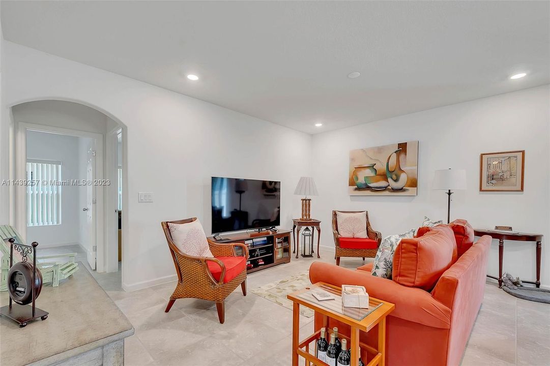 Recently Sold: $440,000 (3 beds, 2 baths, 1790 Square Feet)