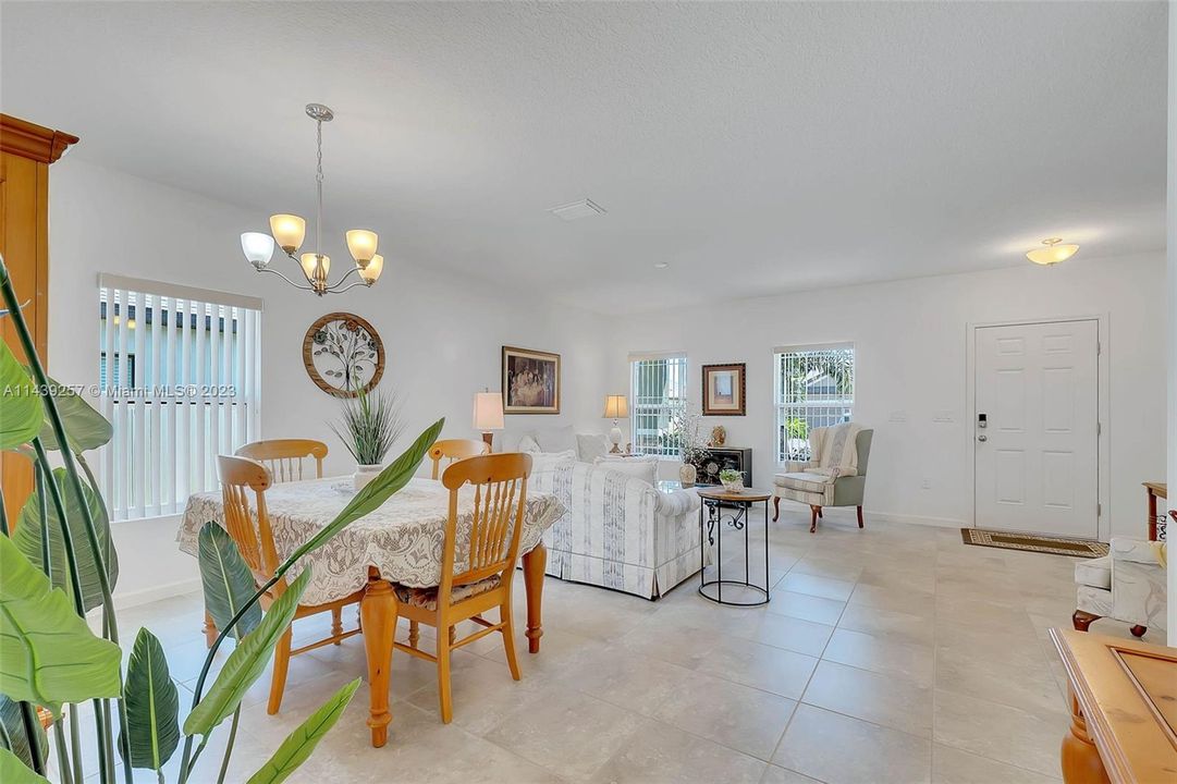 Recently Sold: $440,000 (3 beds, 2 baths, 1790 Square Feet)