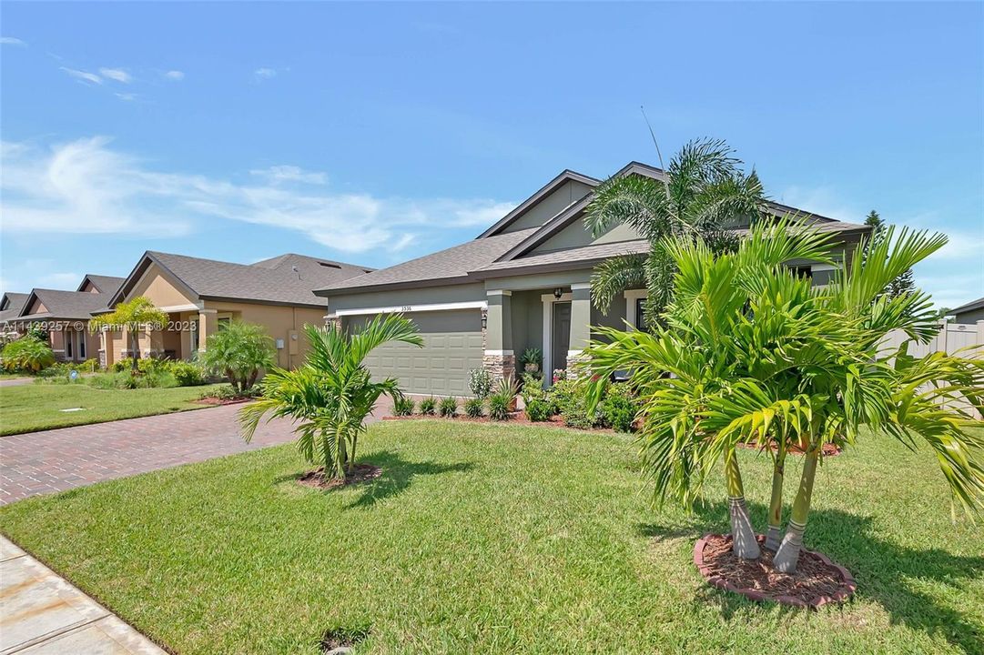 Recently Sold: $440,000 (3 beds, 2 baths, 1790 Square Feet)