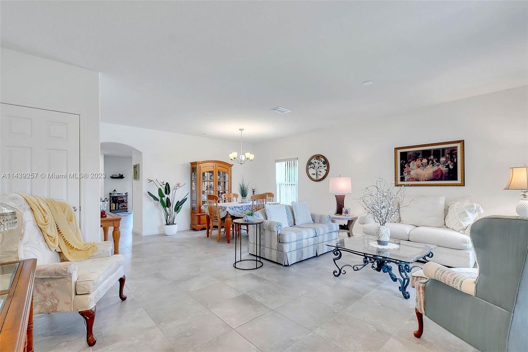 Recently Sold: $440,000 (3 beds, 2 baths, 1790 Square Feet)