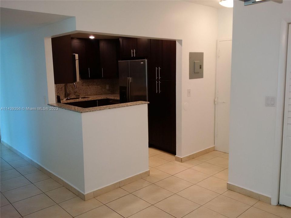 For Sale: $299,000 (2 beds, 2 baths, 1178 Square Feet)