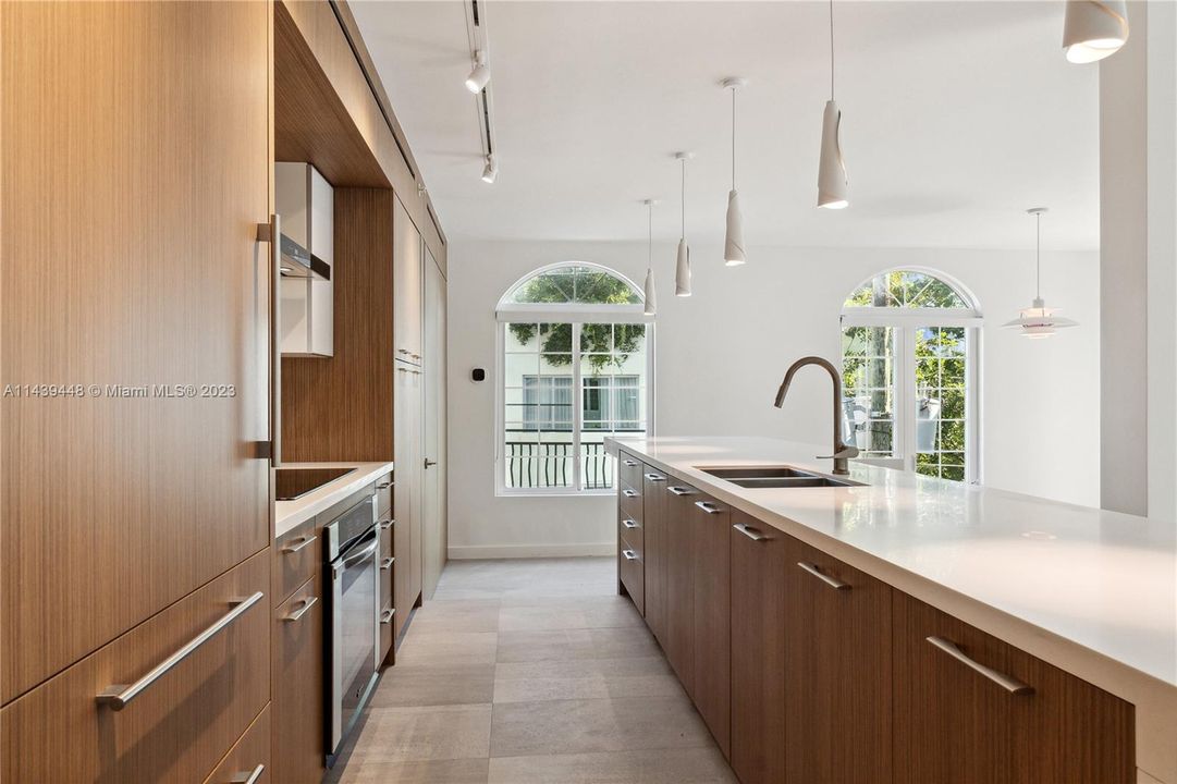 Recently Sold: $1,750,000 (2 beds, 2 baths, 1570 Square Feet)