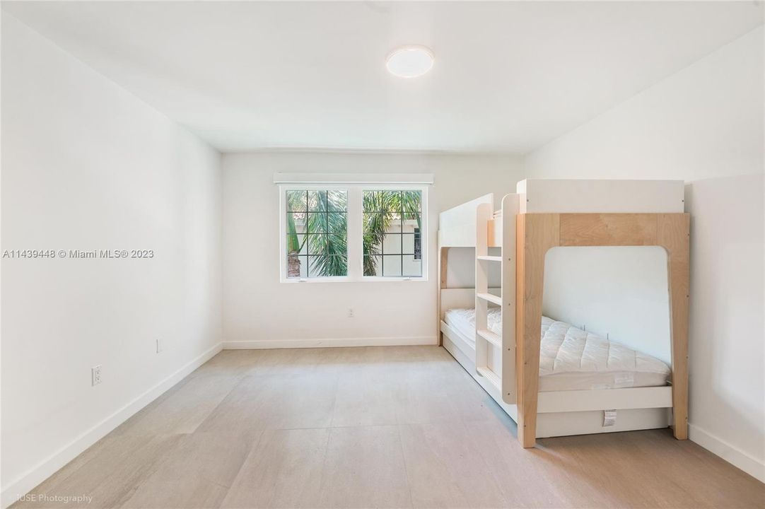 Recently Sold: $1,750,000 (2 beds, 2 baths, 1570 Square Feet)