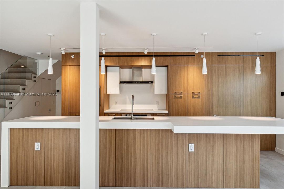 Recently Sold: $1,750,000 (2 beds, 2 baths, 1570 Square Feet)