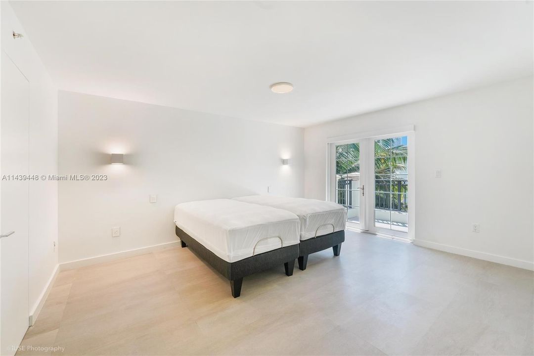 Recently Sold: $1,750,000 (2 beds, 2 baths, 1570 Square Feet)