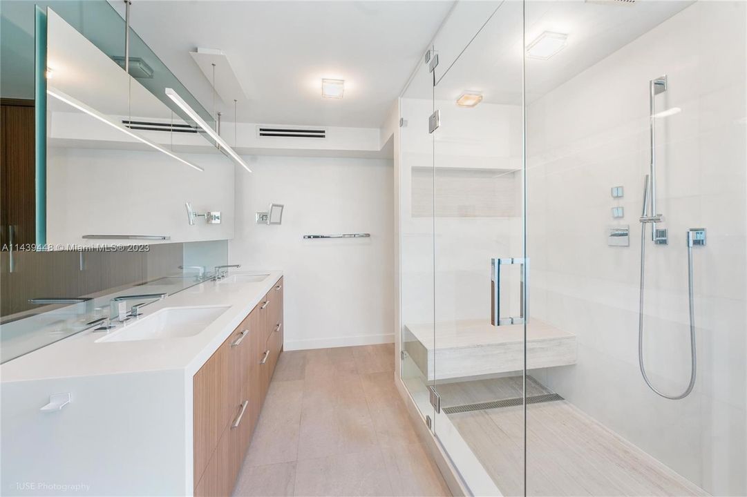 Recently Sold: $1,750,000 (2 beds, 2 baths, 1570 Square Feet)