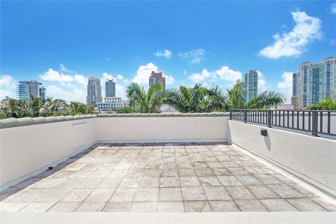 Recently Sold: $1,750,000 (2 beds, 2 baths, 1570 Square Feet)