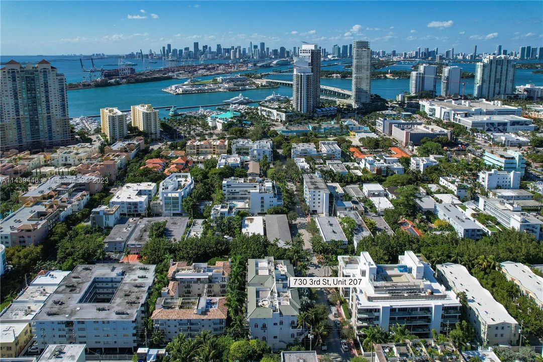 Recently Sold: $1,750,000 (2 beds, 2 baths, 1570 Square Feet)